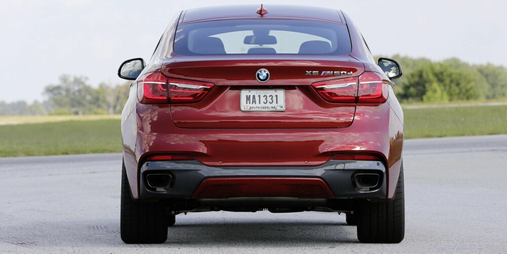 ENDEN ER NÆR: Nye X6 er noe bredere enn forgjengeren, men ser nettere ut. FOTO: BMW ENDEN ER NÆR: Nye X6 er noe bredere enn forgjengeren, men ser nettere ut. FOTO: BMW