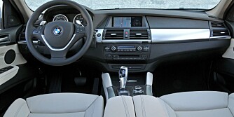 X6: Førermiljøet i første generasjon X6. FOTO: BMW X6: Førermiljøet i første generasjon X6. FOTO: BMW