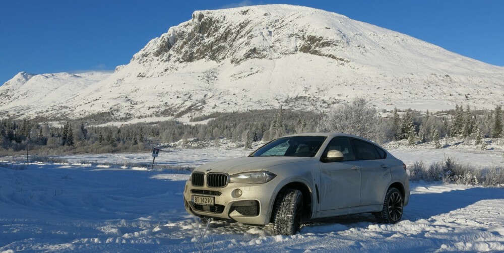 TWO-FACE: En god motor, super girkasse og en kjøreoppførsel det er vanskelig å mislike, kamuflerer en biltype det er vanskelig å like. FOTO: Martin Jansen TWO-FACE: En god motor, super girkasse og en kjøreoppførsel det er vanskelig å mislike, kamuflerer en biltype det er vanskelig å like. FOTO: Martin Jansen