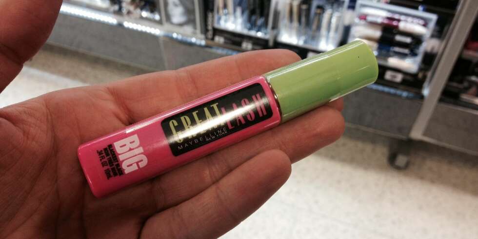 IKKE ALT DYRT ER BEDRE: Billig mascara fungerer helt fint, du skal likevel kaste den etter et par måneder. IKKE ALT DYRT ER BEDRE: Billig mascara fungerer helt fint, du skal likevel kaste den etter et par måneder.
