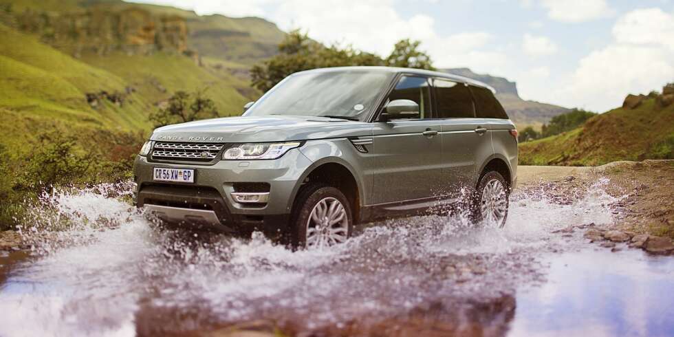 RANGIE: Forgjengeren til nye Range Rover Sport fikk sementert et rykte som en børstraktor. Men den nye modellen kan mye mer enn å frakte fiffen til nærmest spesialforretning. FOTO: Lee Brimble RANGIE: Forgjengeren til nye Range Rover Sport fikk sementert et rykte som en børstraktor. Men den nye modellen kan mye mer enn å frakte fiffen til nærmest spesialforretning. FOTO: Lee Brimble