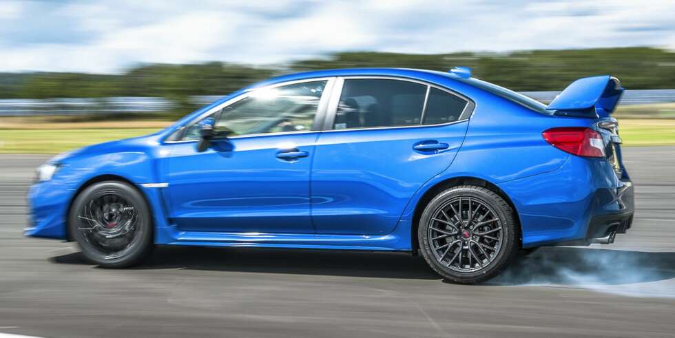 Subaru WRX STI har en råskap som Golf R ikke kan matche. FOTO: TopGear Subaru WRX STI har en råskap som Golf R ikke kan matche. FOTO: TopGear