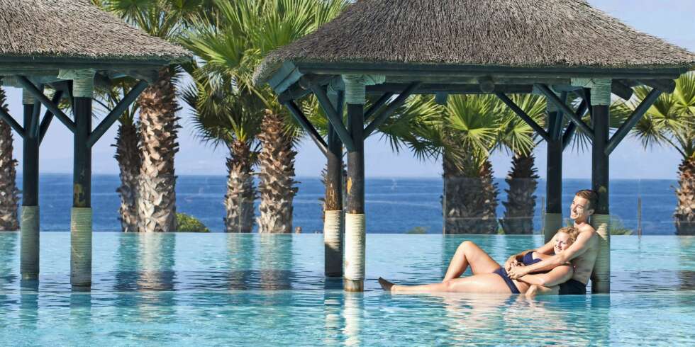 AVSLAPNING: Danske Louise og Bjørn slapper av i praktfulle omgivelser. Gran Melia Palacio de Isora er det perfekte stedet å legge en voksenferie. AVSLAPNING: Danske Louise og Bjørn slapper av i praktfulle omgivelser. Gran Melia Palacio de Isora er det perfekte stedet å legge en voksenferie.