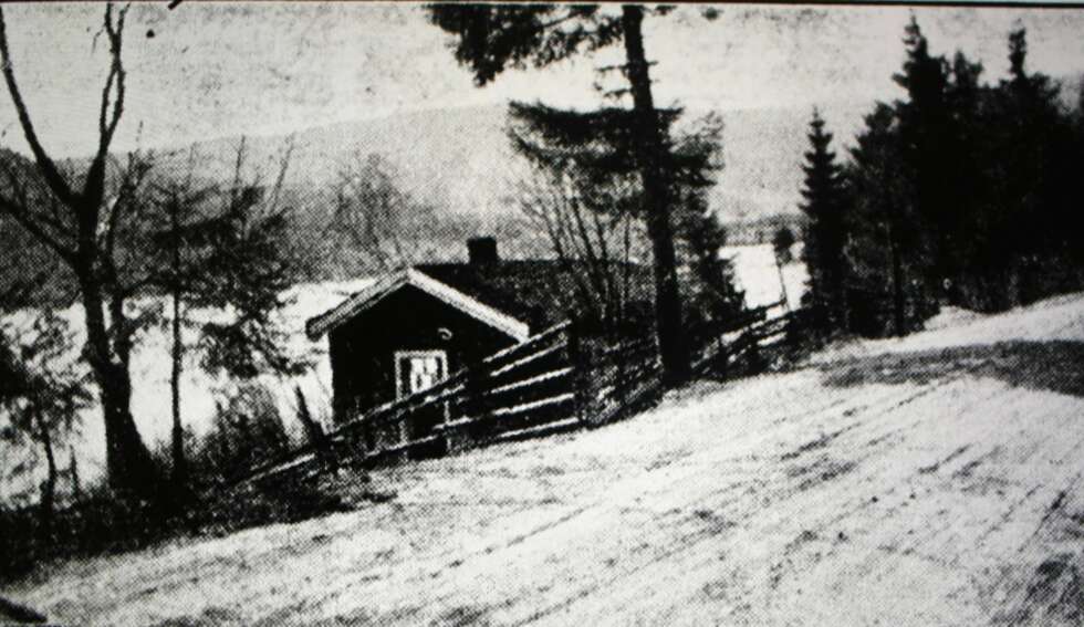 Ole Grøterud bodde her i en
liten stue ved Sperillen med kone og tre barn. De levde i utpreget fattigdom. Ole Grøterud bodde her i en
liten stue ved Sperillen med kone og tre barn. De levde i utpreget fattigdom.