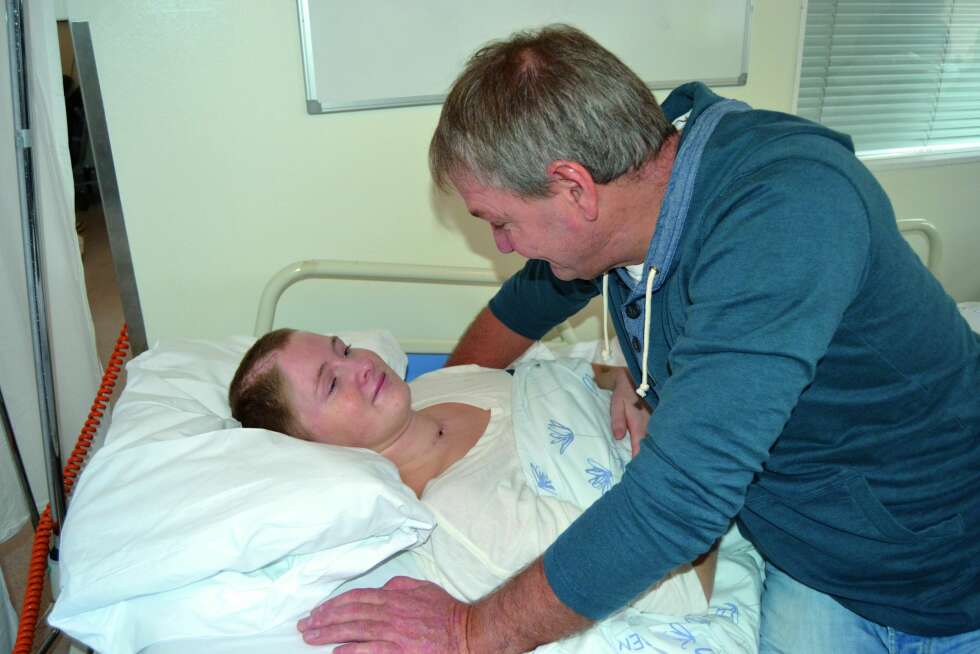 TØFF TID: Selv om pappa Alf Magne måtte være hjemme på Tjøme med de to småsøstrene til Martine, reiste han inn til Oslo så ofte han kunne etter ulykken. TØFF TID: Selv om pappa Alf Magne måtte være hjemme på Tjøme med de to småsøstrene til Martine, reiste han inn til Oslo så ofte han kunne etter ulykken.