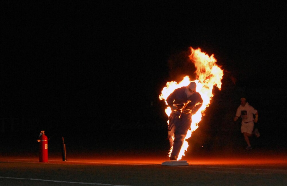 Du skal holde hodet kaldt selv om omgivelsene er varme om du skal klare deg som stuntmann. Foto: Filmweb. Du skal holde hodet kaldt selv om omgivelsene er varme om du skal klare deg som stuntmann. Foto: Filmweb.