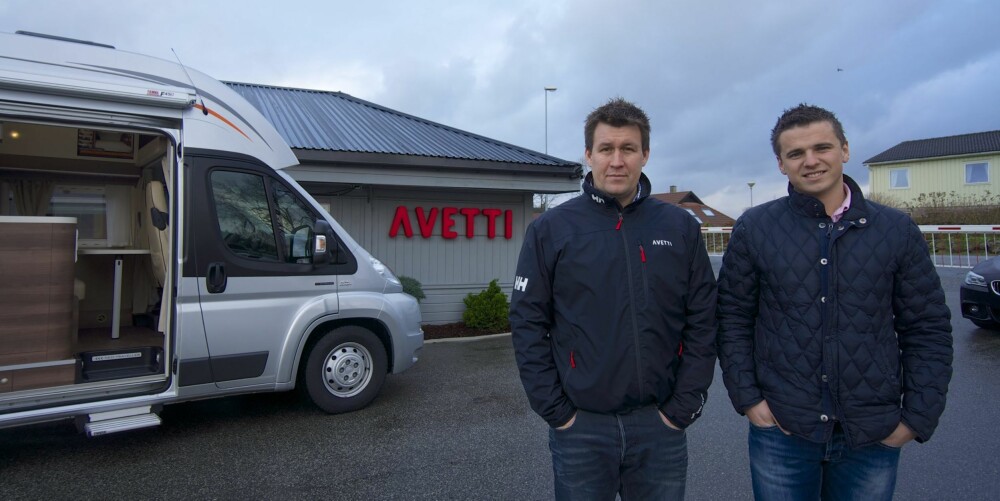 SATSER BREDERE. Bjørn Berntsen (t.v.) og Bernt Roar Hellestø hos Avetti utvider repertoaret og satser nå også på bybobilen Neo-Traveller. SATSER BREDERE. Bjørn Berntsen (t.v.) og Bernt Roar Hellestø hos Avetti utvider repertoaret og satser nå også på bybobilen Neo-Traveller.