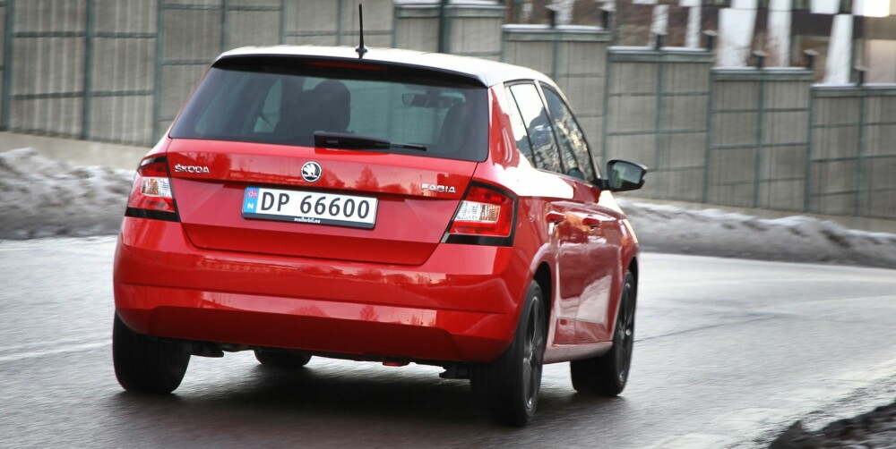 MESTERMOTOR: 1,2-litersmotoren med 110 hk kombinert med sjutrinns DSG-automat er den kanskje fineste motor- og girpakken du kan få i en småbil i dag. FOTO: Petter Handeland MESTERMOTOR: 1,2-litersmotoren med 110 hk kombinert med sjutrinns DSG-automat er den kanskje fineste motor- og girpakken du kan få i en småbil i dag. FOTO: Petter Handeland