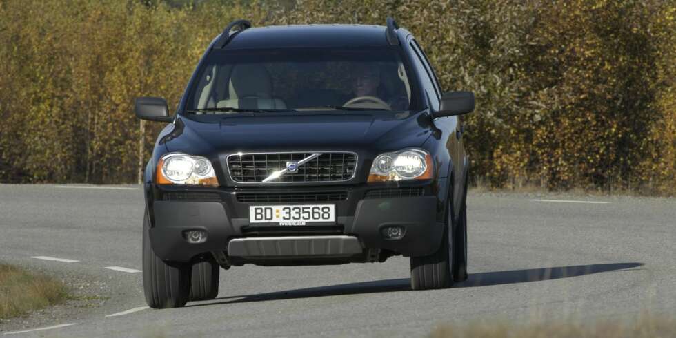 TOPP, SÅ STOPP: Høsten 2006 var Volvo XC90 en storselger. I 2007 nærmest forsvant den fra salgslistene. Årsaken var en avgiftendring som gjorde biler med mange hestekrefter og høyt CO2-utslipp veldig mye dyrere. FOTO: Terje Bjørnsen TOPP, SÅ STOPP: Høsten 2006 var Volvo XC90 en storselger. I 2007 nærmest forsvant den fra salgslistene. Årsaken var en avgiftendring som gjorde biler med mange hestekrefter og høyt CO2-utslipp veldig mye dyrere. FOTO: Terje Bjørnsen
