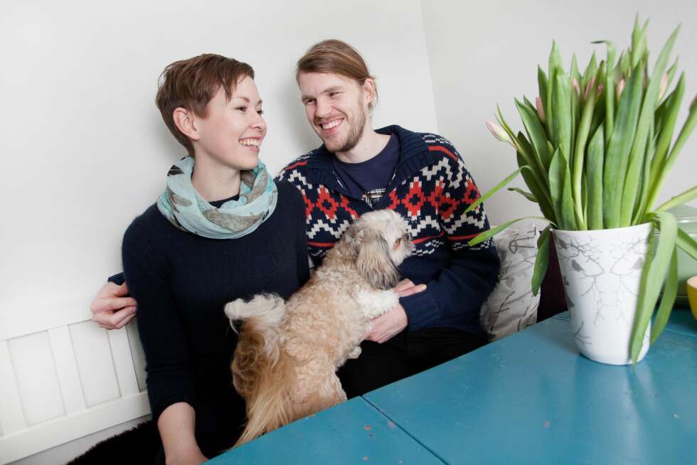 FIRBENT BABY: Anniken og Erlend har adoptert Shih tzu-hunden Tore. FIRBENT BABY: Anniken og Erlend har adoptert Shih tzu-hunden Tore.