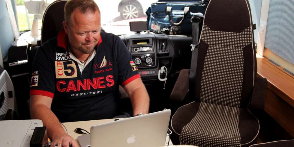 ARBEIDSPLASS: For Asgeir er bobilen en arbeidsplass så vel som et sted for rekreasjon. FOTO: Egil Nordlien ARBEIDSPLASS: For Asgeir er bobilen en arbeidsplass så vel som et sted for rekreasjon. FOTO: Egil Nordlien
