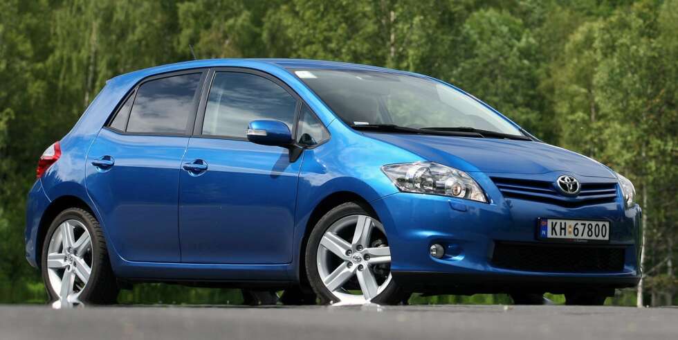 INGEN FRISKUS: Toyota Auris er ingen spennende bil, og må leve med et snev av gubbestempel. Men et tryggere bruktbil kjøp må du lete lenge etter. Foto: Egil Nordlien, HM Foto INGEN FRISKUS: Toyota Auris er ingen spennende bil, og må leve med et snev av gubbestempel. Men et tryggere bruktbil kjøp må du lete lenge etter. Foto: Egil Nordlien, HM Foto