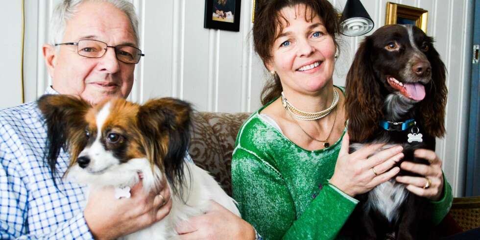 LUKTER SYKDOM: Per Morten Holmen og Siri Stedje med krefthundene Annie og T-Rex. De er enige om at hunder er til stor nytte i kampen mot prostatakreft. LUKTER SYKDOM: Per Morten Holmen og Siri Stedje med krefthundene Annie og T-Rex. De er enige om at hunder er til stor nytte i kampen mot prostatakreft.