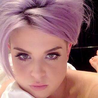 LILLA_ Kelly Osbourne har farget håret sitt lilla i lange tider nå. FOTO: Stella Pictures LILLA_ Kelly Osbourne har farget håret sitt lilla i lange tider nå. FOTO: Stella Pictures