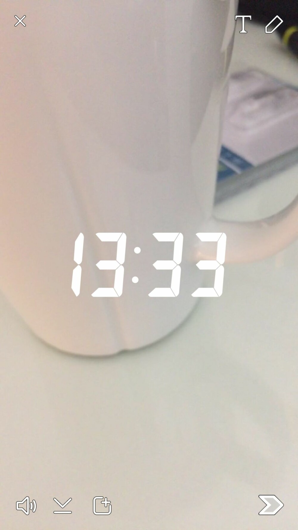 FILTER: Du kan bruker filter i Snapchat. Du får også filter med informasjon, som tid, din fart og temperaturen der du er. FILTER: Du kan bruker filter i Snapchat. Du får også filter med informasjon, som tid, din fart og temperaturen der du er.