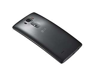 BAKKNAPPER: LG fortsetter med å plassere alle fysiske knapper helt bakpå mobilen. Det fungerer bra synes vi. BAKKNAPPER: LG fortsetter med å plassere alle fysiske knapper helt bakpå mobilen. Det fungerer bra synes vi.