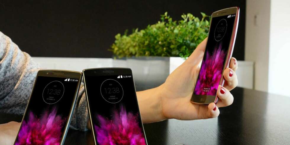 PLAST: LG G Flex 2 har et pent utseende, men plastkroppen greier ikke helt å utkonkurrere modellene i glass og metall. PLAST: LG G Flex 2 har et pent utseende, men plastkroppen greier ikke helt å utkonkurrere modellene i glass og metall.