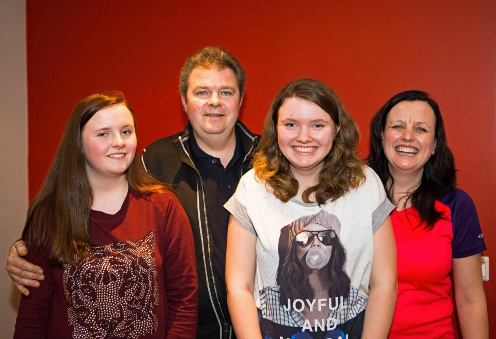 TILVENNING: Familien Myking Veseth måtte venne seg til en ny hverdag da Ida Sofie ble blind. Storesøster Heidi Johanne, pappa Vigleik og mamma Karianne. TILVENNING: Familien Myking Veseth måtte venne seg til en ny hverdag da Ida Sofie ble blind. Storesøster Heidi Johanne, pappa Vigleik og mamma Karianne.