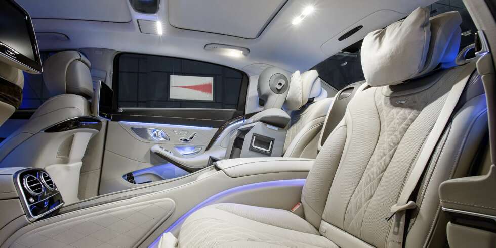 MERCEDES: Mercedes kan også manipulere atmosfæren i kupeen med et ioniserende Air Balance-system. FOTO: Produsent MERCEDES: Mercedes kan også manipulere atmosfæren i kupeen med et ioniserende Air Balance-system. FOTO: Produsent
