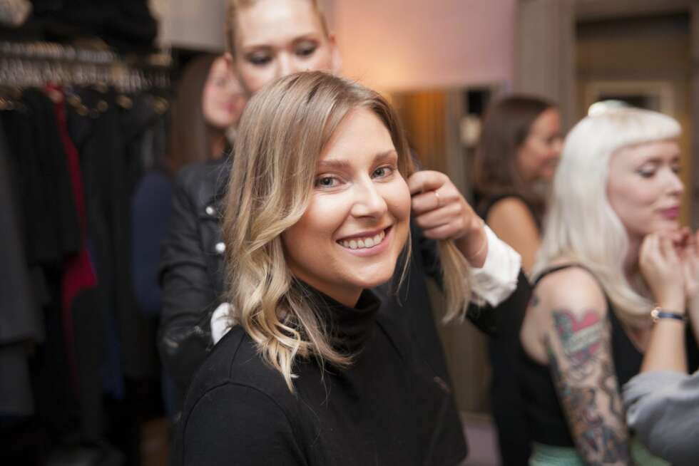 Kaja får finfine krøller av Marthe Kveli Valeberg Kaja får finfine krøller av Marthe Kveli Valeberg