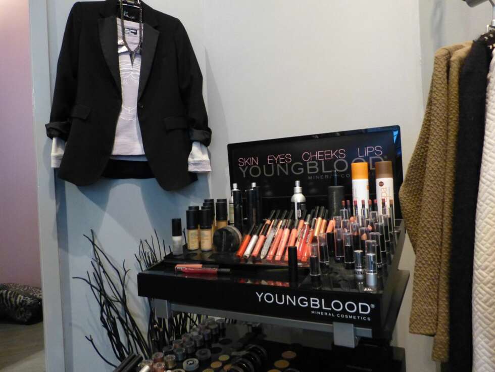 Sminke fra Youngblood Sminke fra Youngblood