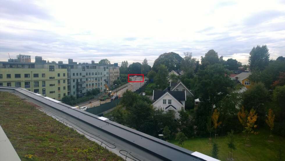 ZOOM INN: Legg merke til den røde firkanten. Den er gjengitt på bildet under. Vi forstørret bildet cirka 400 prosent og klippet ut utsnittet du ser merket av på bildet. ZOOM INN: Legg merke til den røde firkanten. Den er gjengitt på bildet under. Vi forstørret bildet cirka 400 prosent og klippet ut utsnittet du ser merket av på bildet.