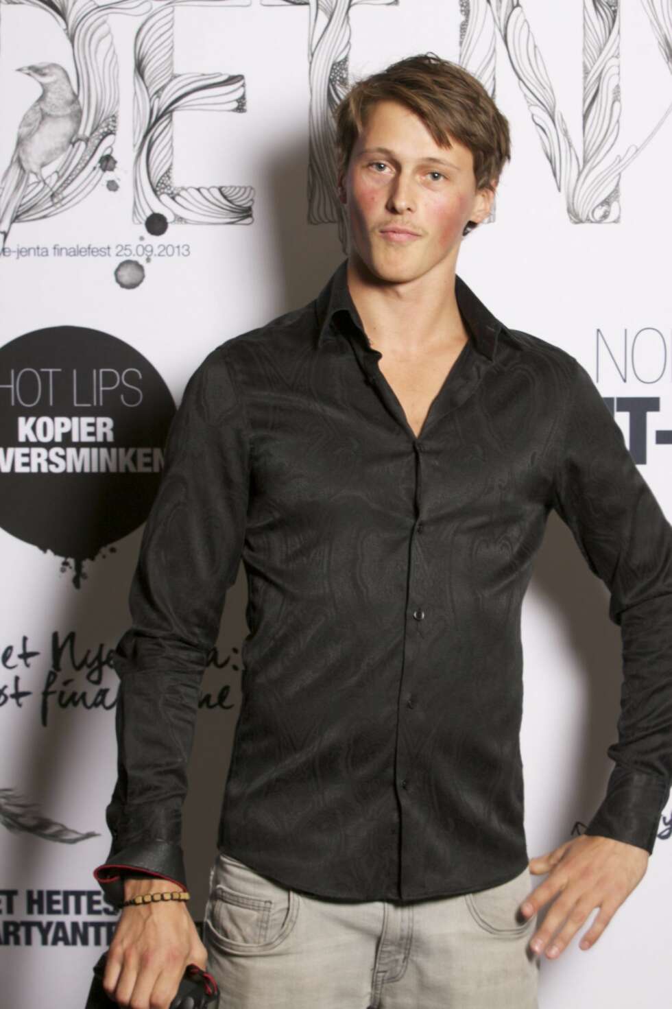 Vår kjekke fotograf Rasmus prøver seg som covermodell! Vår kjekke fotograf Rasmus prøver seg som covermodell!