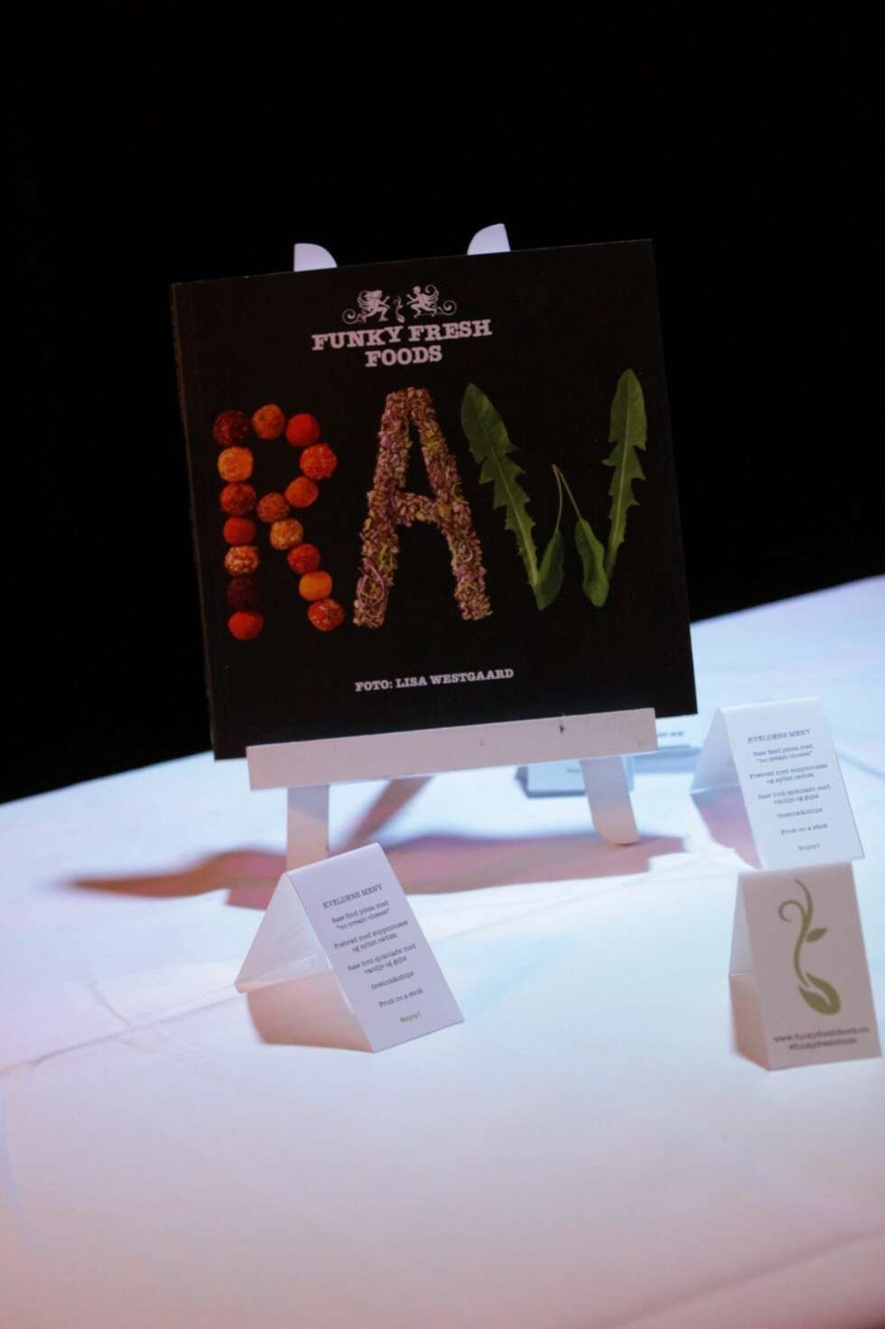 Gjestene kunne spise og kose seg med god samvittighet, for på menyen stod Raw-food! Gjestene kunne spise og kose seg med god samvittighet, for på menyen stod Raw-food!