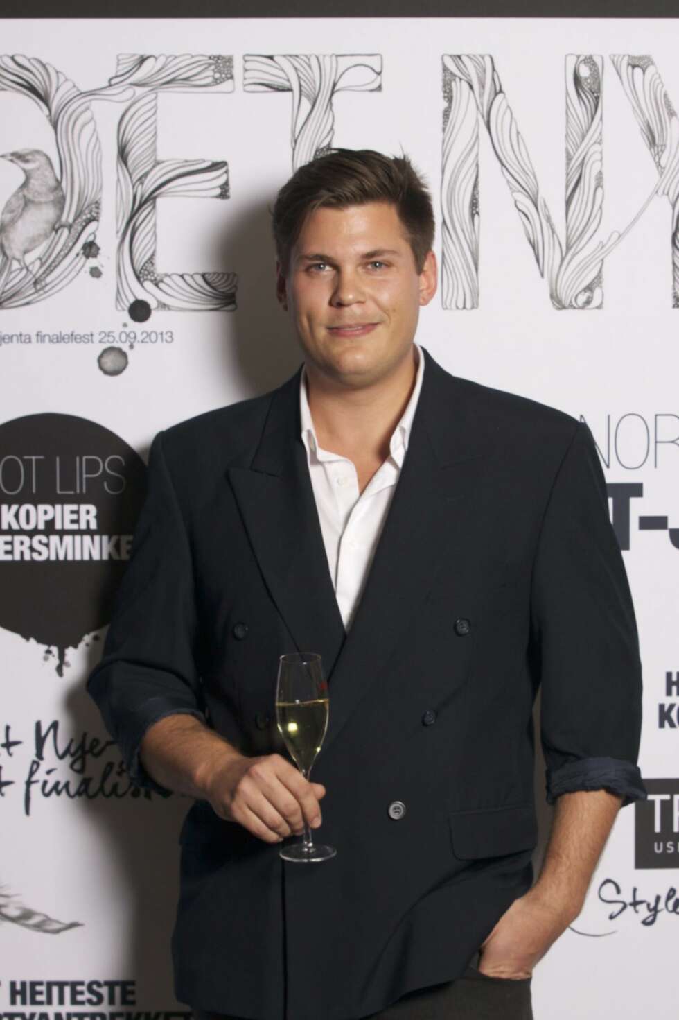 Dommer Ole Marius Fossen står som regel bak kamera, her prøver han seg som modell. Dommer Ole Marius Fossen står som regel bak kamera, her prøver han seg som modell.