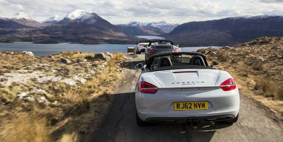 FORVANDLINGEN: . Er du en sjåfør med middels talent (og jeg er så midt på som det går an), er det å gå fra en F-Type til en Boxster å bli øyeblikkelig forandret fra en dustefører til en F1-helt. FOTO: Joe Windsor-Williams. FORVANDLINGEN: . Er du en sjåfør med middels talent (og jeg er så midt på som det går an), er det å gå fra en F-Type til en Boxster å bli øyeblikkelig forandret fra en dustefører til en F1-helt. FOTO: Joe Windsor-Williams.