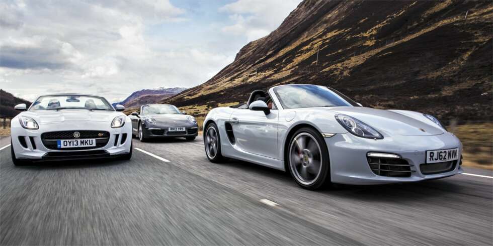 TRE I KAMP: Fra venstre: Jaguar F-Type V6 S, Porsche 911 Carerra 2S Kabrio og Porsche Boxster S. FOTO: Joe Windsor-Williams TRE I KAMP: Fra venstre: Jaguar F-Type V6 S, Porsche 911 Carerra 2S Kabrio og Porsche Boxster S. FOTO: Joe Windsor-Williams