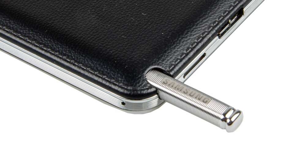 PENN: Samsungs S Pen har fått parkeringsplass på undersiden av mobilen. PENN: Samsungs S Pen har fått parkeringsplass på undersiden av mobilen.