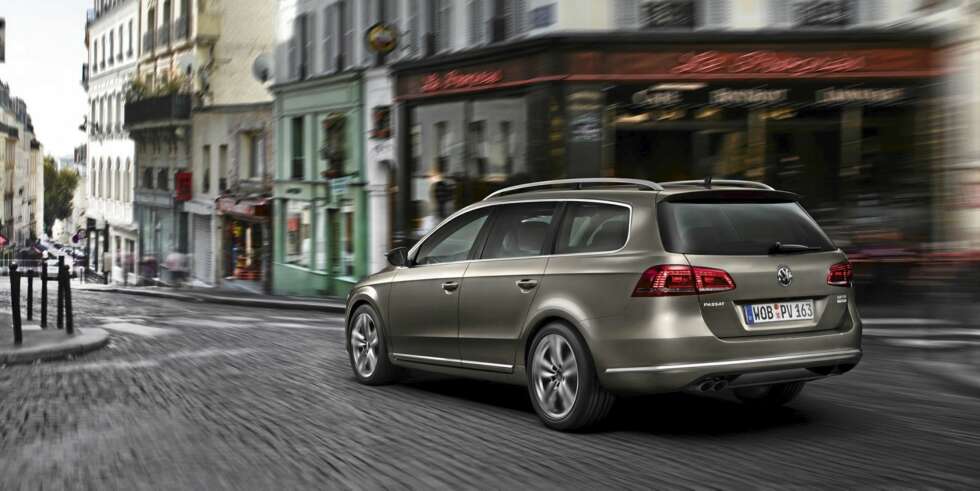 Fortsatt lett å se at dette er en Passat. Designgenene er ivaretatt. Foto: VW Fortsatt lett å se at dette er en Passat. Designgenene er ivaretatt. Foto: VW