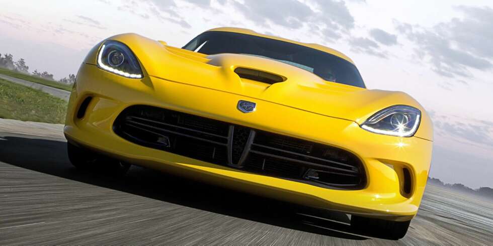 EAT YOU: SRT Viper ser ut som, føles som og kjører som om den var bygget av Porsche eller Ferrari. ALLE FOTO: Richard Prince EAT YOU: SRT Viper ser ut som, føles som og kjører som om den var bygget av Porsche eller Ferrari. ALLE FOTO: Richard Prince