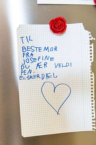 Ekte kjærlighet: Josefine setter bestemor høyt. Ekte kjærlighet: Josefine setter bestemor høyt.