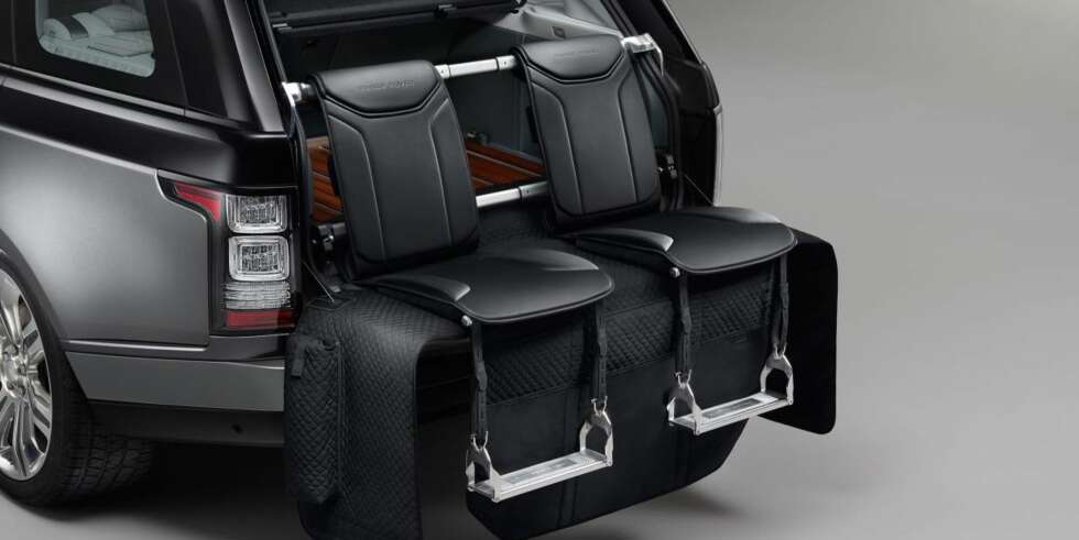 EVENT-SEATING: Har du Range Rover SVAutobiography, trenger du ikke tribune. Snobbete, men en artig løsning. EVENT-SEATING: Har du Range Rover SVAutobiography, trenger du ikke tribune. Snobbete, men en artig løsning.
