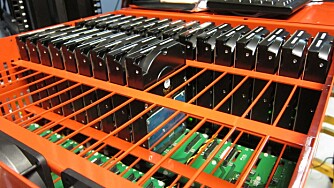 HARDDISK-POD: Backup-tjenesten BackBlaze.com har flere tusen harddisker kjørende samtidig. Det har gjort dem istand til å gi ut noen tall om hvor lenge du kan forvente at harddisken din varer. HARDDISK-POD: Backup-tjenesten BackBlaze.com har flere tusen harddisker kjørende samtidig. Det har gjort dem istand til å gi ut noen tall om hvor lenge du kan forvente at harddisken din varer.