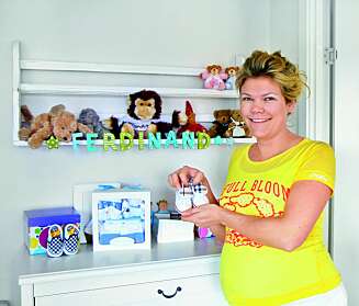 FORVENTNING: Lene med små sko og store forventninger på Ferdinands rom, før fødselen. FORVENTNING: Lene med små sko og store forventninger på Ferdinands rom, før fødselen.
