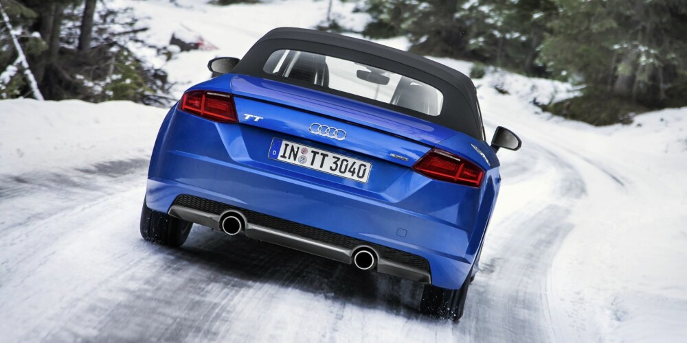 HELÅRS: Med kalesjen fungerer Audi TT Roadster fint som vinterbil, særlig dersom du velger med quattro firehjulsdrift. FOTO: Audi HELÅRS: Med kalesjen fungerer Audi TT Roadster fint som vinterbil, særlig dersom du velger med quattro firehjulsdrift. FOTO: Audi