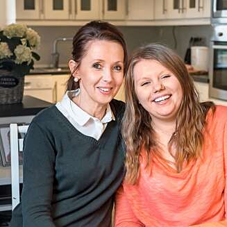 SI IFRA: Vær tøff! Få med deg en venn og si fra til en voksen på din skole, er rådet fra Elisabeth til barn som blir mobbet. Mamma Åse Berit Engan er stolt av datteren SI IFRA: Vær tøff! Få med deg en venn og si fra til en voksen på din skole, er rådet fra Elisabeth til barn som blir mobbet. Mamma Åse Berit Engan er stolt av datteren