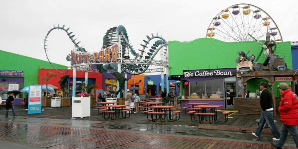 TIVOLI: De fleste av oss ser for seg Santa Monica Pier i litt triveligere vær enn dette. TIVOLI: De fleste av oss ser for seg Santa Monica Pier i litt triveligere vær enn dette.