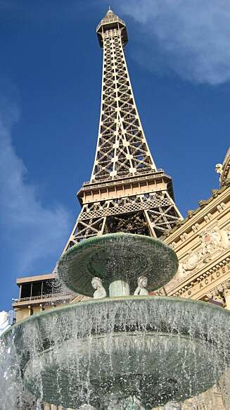 STORT: De fleste av attraksjonene i Las Vegas er rene kopier. Som denne autentiske Eiffeltårn-varianten. STORT: De fleste av attraksjonene i Las Vegas er rene kopier. Som denne autentiske Eiffeltårn-varianten.