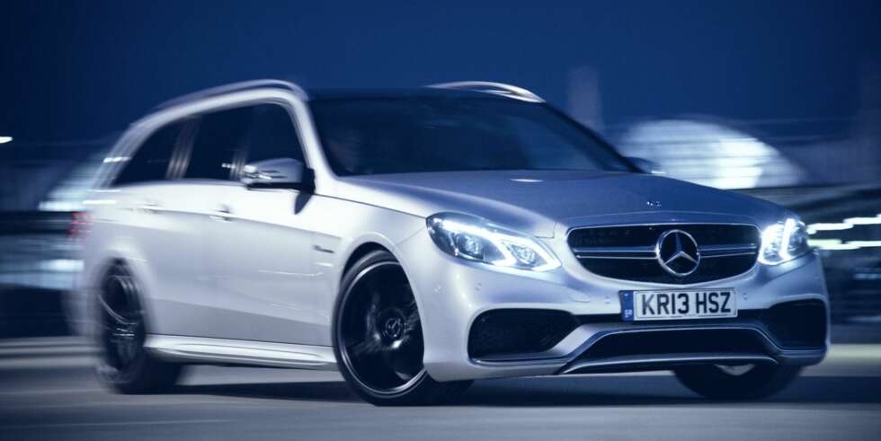 KRAFTFULL: Nye Mercedes E63 AMG stasjonsvogn er en kraftfull maskin, noe som gjør det nesten absurd å tenke på at den kan fås i en enda råere utgave med firehjulsdrift: E63 AMG S 4Matic. FOTO: Thomas Salt KRAFTFULL: Nye Mercedes E63 AMG stasjonsvogn er en kraftfull maskin, noe som gjør det nesten absurd å tenke på at den kan fås i en enda råere utgave med firehjulsdrift: E63 AMG S 4Matic. FOTO: Thomas Salt