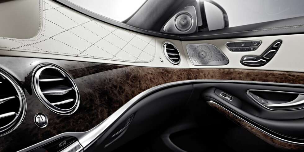 RUNDT: De fire rektangulære ventilene er erstattet med seks runde ventiler som justeres elektronisk. FOTO: Daimler AG RUNDT: De fire rektangulære ventilene er erstattet med seks runde ventiler som justeres elektronisk. FOTO: Daimler AG