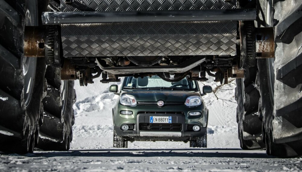 KJEMPEPANDA: Vi har prøvekjørt Big Foot-varianten av Fiat Panda 4x4. ALLE FOTO: Rowan Horncastle KJEMPEPANDA: Vi har prøvekjørt Big Foot-varianten av Fiat Panda 4x4. ALLE FOTO: Rowan Horncastle