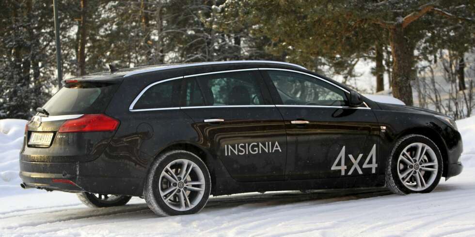 SPREK DESIGN: Insignia er tøff å se på. Den lave taklinjen gir en sportslig look men stjeler litt plass i bagasjerommet. SPREK DESIGN: Insignia er tøff å se på. Den lave taklinjen gir en sportslig look men stjeler litt plass i bagasjerommet.