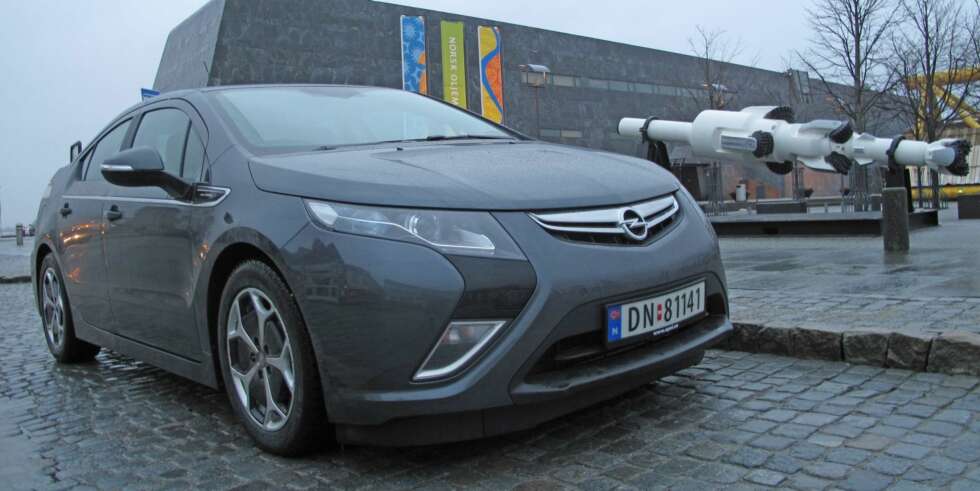 SKJER'A AMPERA: Opel Ampera er en elbil med støttemotor, og har ikke avgiftsfordelene til en ren elbil. FOTO: Martin Jansen SKJER'A AMPERA: Opel Ampera er en elbil med støttemotor, og har ikke avgiftsfordelene til en ren elbil. FOTO: Martin Jansen