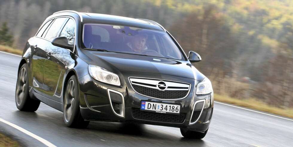UNDERVURDERT: Opel Insignia har gode kjøreegenskaper og at den kan fås med utstyr som gir gromfølelse, blant annet 4x4. Modellen på bildet er en OPC-versjon som blir i dyreste laget for de aller fleste. FOTO: Egil Nordlien, HM Foto UNDERVURDERT: Opel Insignia har gode kjøreegenskaper og at den kan fås med utstyr som gir gromfølelse, blant annet 4x4. Modellen på bildet er en OPC-versjon som blir i dyreste laget for de aller fleste. FOTO: Egil Nordlien, HM Foto