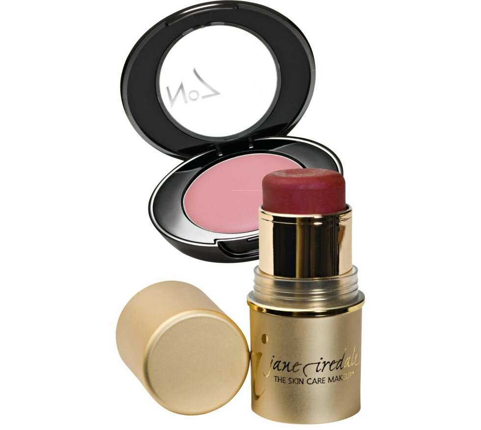 KINNENE: Kremblush passer perfekt til en moden hud. Natural Blush Cream fra No7, kr 129. In Touche Cream Blush fra Jane Iredale, kr 345. KINNENE: Kremblush passer perfekt til en moden hud. Natural Blush Cream fra No7, kr 129. In Touche Cream Blush fra Jane Iredale, kr 345.