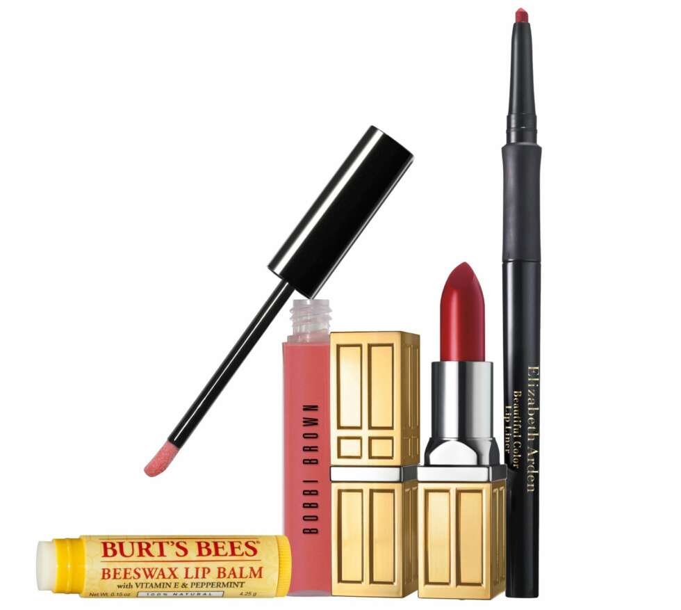 LEPPENE: Fra venstre: Gi leppene nok fukt med en god leppepomade. Beeswax Lip Balm fra Burt's Bees, kr 59. Gloss med en frisk naturlig farge. Lip Gloss fra Bobbi Brown, kr 225. Leppestift og lipliner som skal gi ekstra fukt. Beautiful Color Moisturizing Lipstick og Precision Glide Lip fra Elizabeth Arden, kr 215 og 260. LEPPENE: Fra venstre: Gi leppene nok fukt med en god leppepomade. Beeswax Lip Balm fra Burt's Bees, kr 59. Gloss med en frisk naturlig farge. Lip Gloss fra Bobbi Brown, kr 225. Leppestift og lipliner som skal gi ekstra fukt. Beautiful Color Moisturizing Lipstick og Precision Glide Lip fra Elizabeth Arden, kr 215 og 260.
